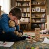 Когда мир ребенка трещит по швам: план действий для родителей